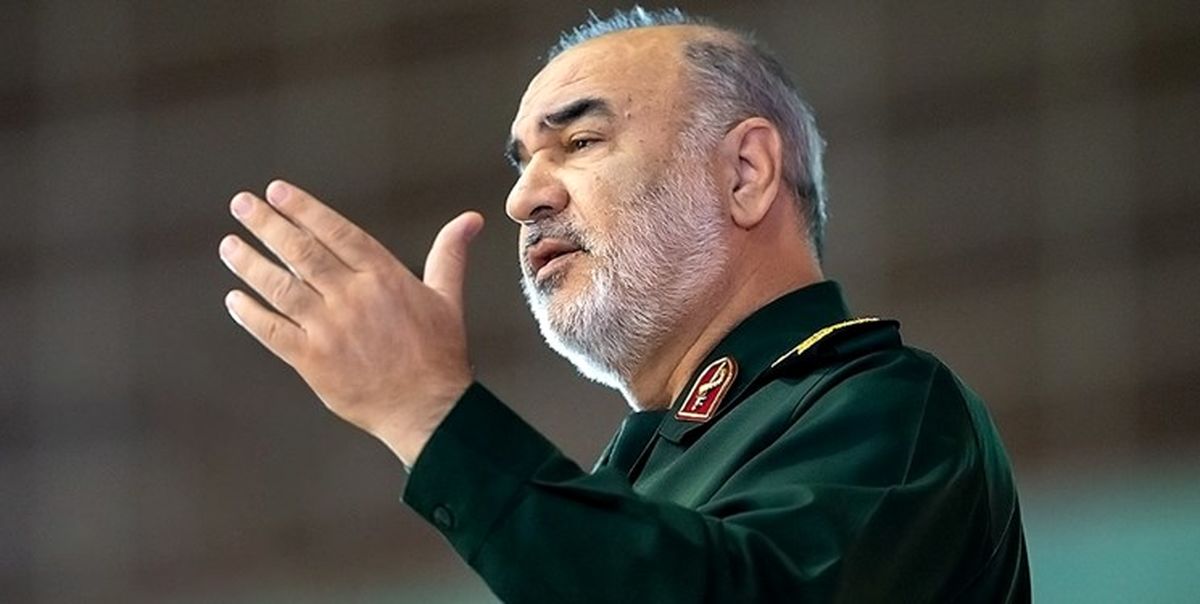 فرمانده سپاه: آمریکا فروپاشیده است 