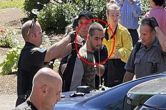 ۱۰ نکته که درباره عامل حمله به سلمان رشدی باید بدانیم