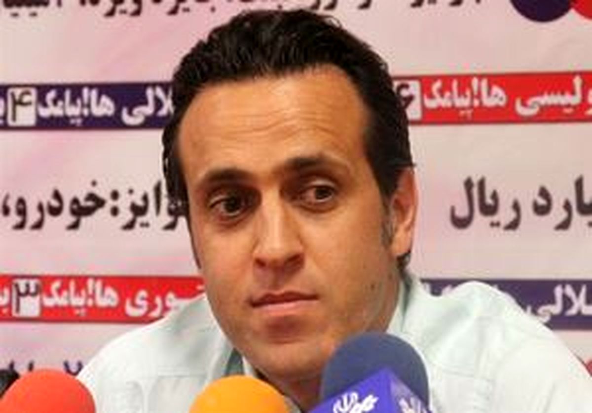کریمی: کار درخشان غیرحرفه‌ای بود