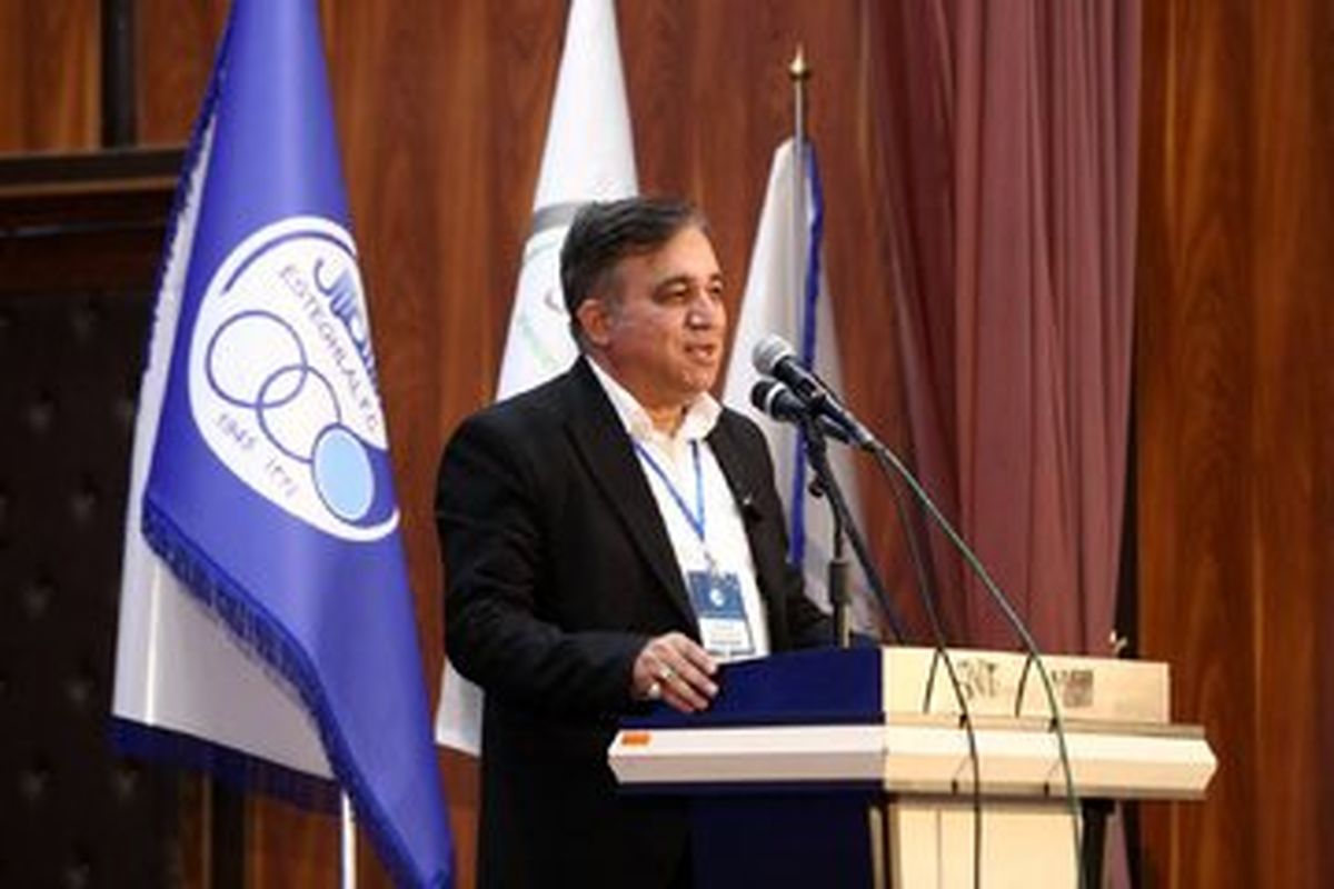 تاجرنیا سر تمرین تیم بسکتبال استقلال رفت 