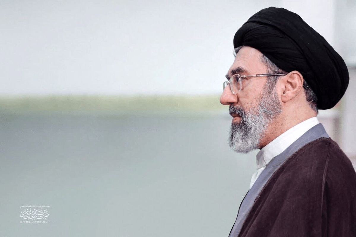 رهبر انقلاب ایران چگونه در جلسات شرکت می‌کنند؟ 