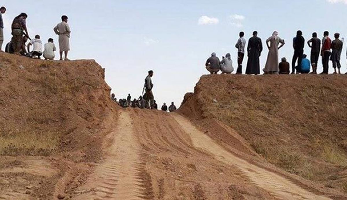 داعش در مرز عراق و سوریه خندق می کَنَد