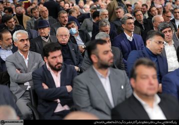 دیدار جمعی از تولیدکنندگان و فعالان اقتصادی با رهبر انقلاب/گزارش تصویری