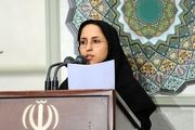 
هدیه رهبر انقلاب به دختری که در حضور ایشان از حصر انتقاد کرد+عکس
