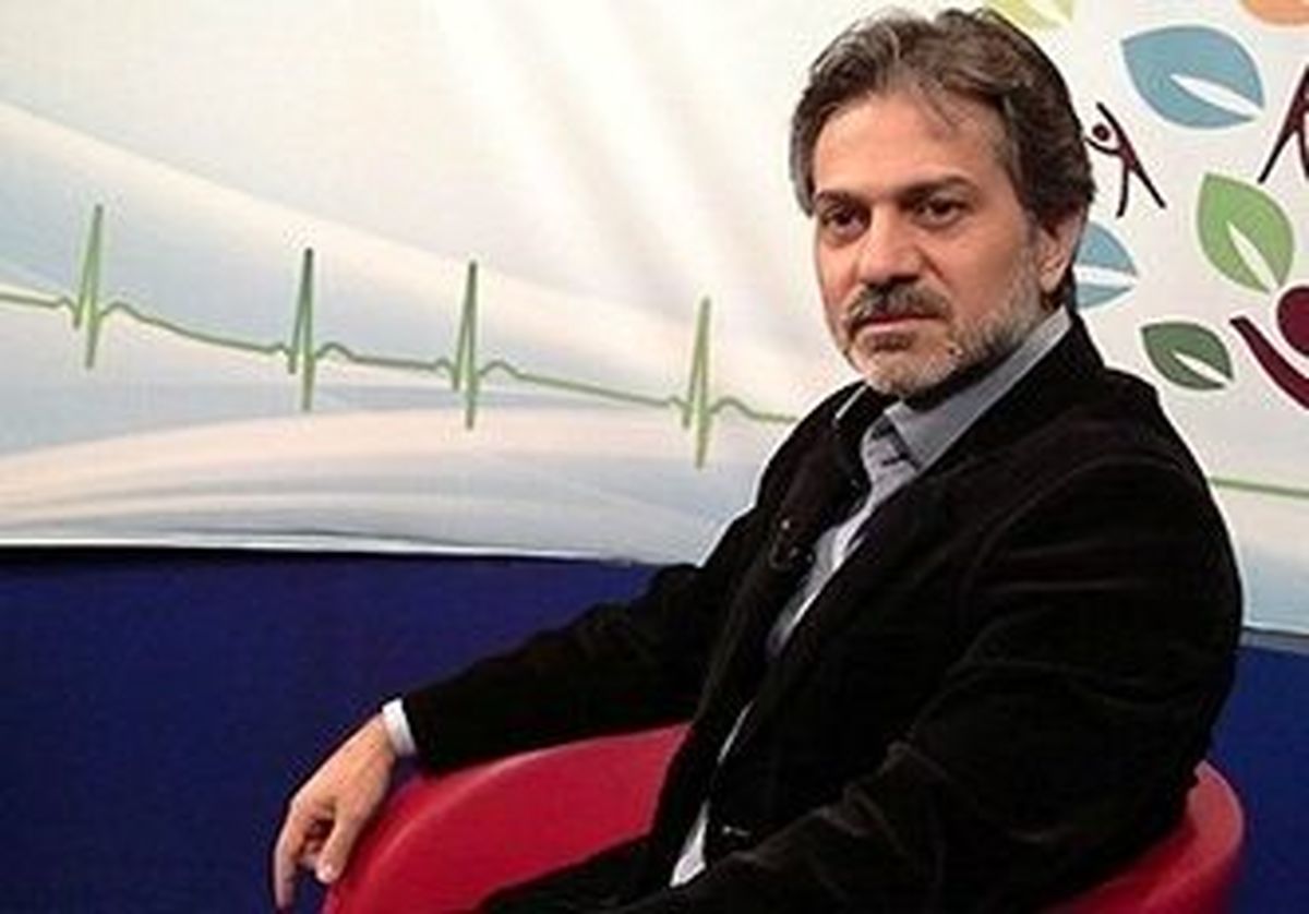 آقای مجری و همسرش سوار بر ماشین لاکچری/ عکس