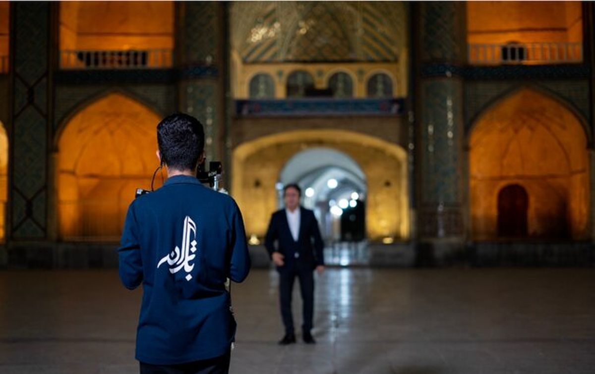 پخش یک برنامه موسیقایی از تلویزیون 