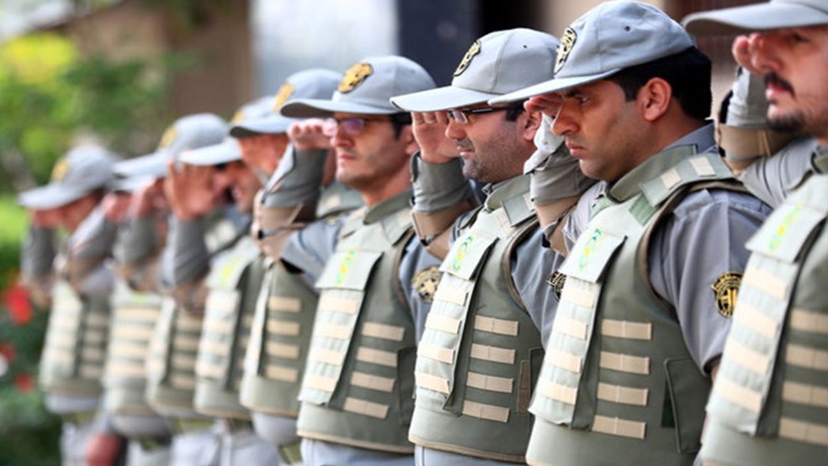 کشف تعداد زیادی سلاح توسط محیط بانان
