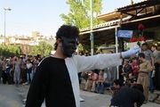 نمایش خیابانی با موضوع اعتیاد در بانه برگزار شد + عکس