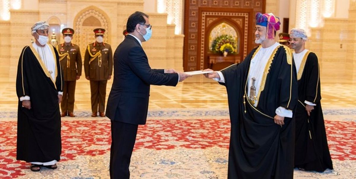 سفیر جدید ایران استوارنامه خود را تقدیم سلطان عمان کرد