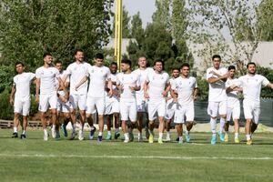 
تمرین استقلال غایب نداشت
