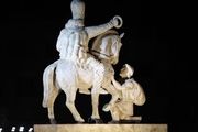 لحظه رونمایی از مجسمه «شاپور دوم» و شکست والرین+فیلم