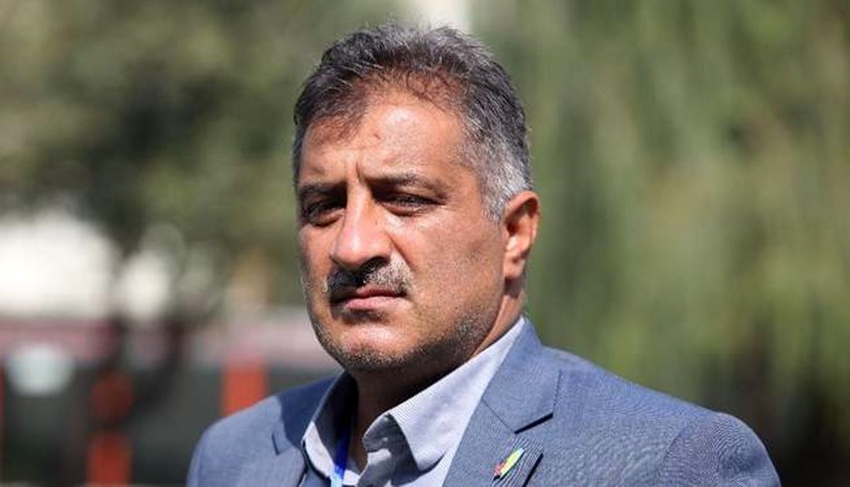 
به احسان حدادی حق می‌دهم
