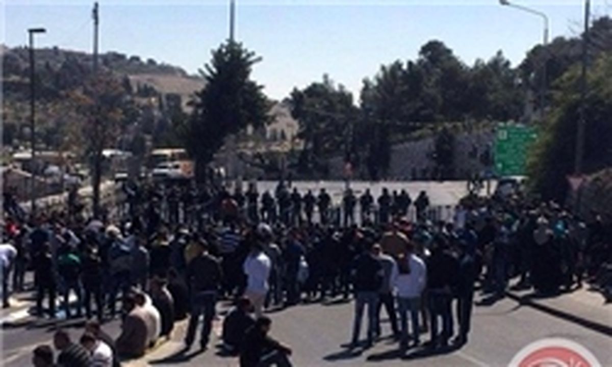فلسطینی ها نماز جمعه را خارج از مسجدالاقصی اقامه کردند