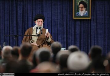 دیدار دست‌اندرکاران برگزاری کنگره ملی شهدای استان لرستان با رهبر معظم انقلاب/گزارش تصویری