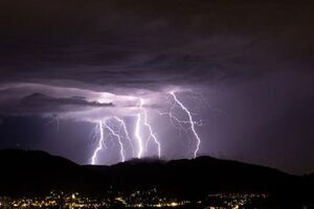صاعقه جان یک مرد روستایی را در دهگلان گرفت
