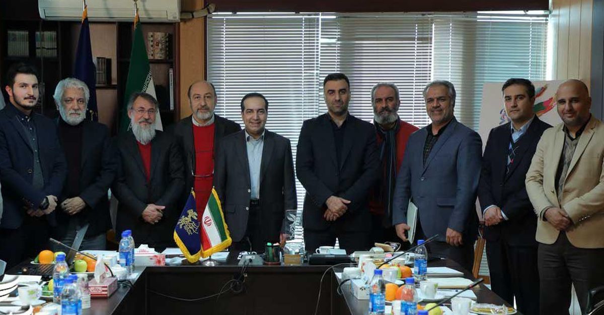
بازدید حسین انتظامی از ستاد برگزاری جشنواره 37 فجر

