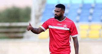پول لوکادیا را زودتر بدهید، او تمرکز ندارد!
