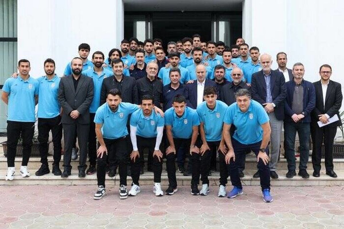 پزشکیان در جمع ملی‌پوشان: با تمام توان برای سربلندی ایران تلاش کنید