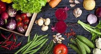 بعد از ۴۰ سالگی حتما باید این مواد غذایی را مصرف کنید