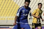 لباس مهاجم استقلال کشیده شد و احساس می‌کنم پنالتی بود