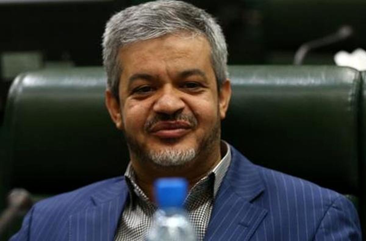 علی عسکری خبر ممنوعیت «زائری» را در حضور ۲۰ نفر اعلام کرد