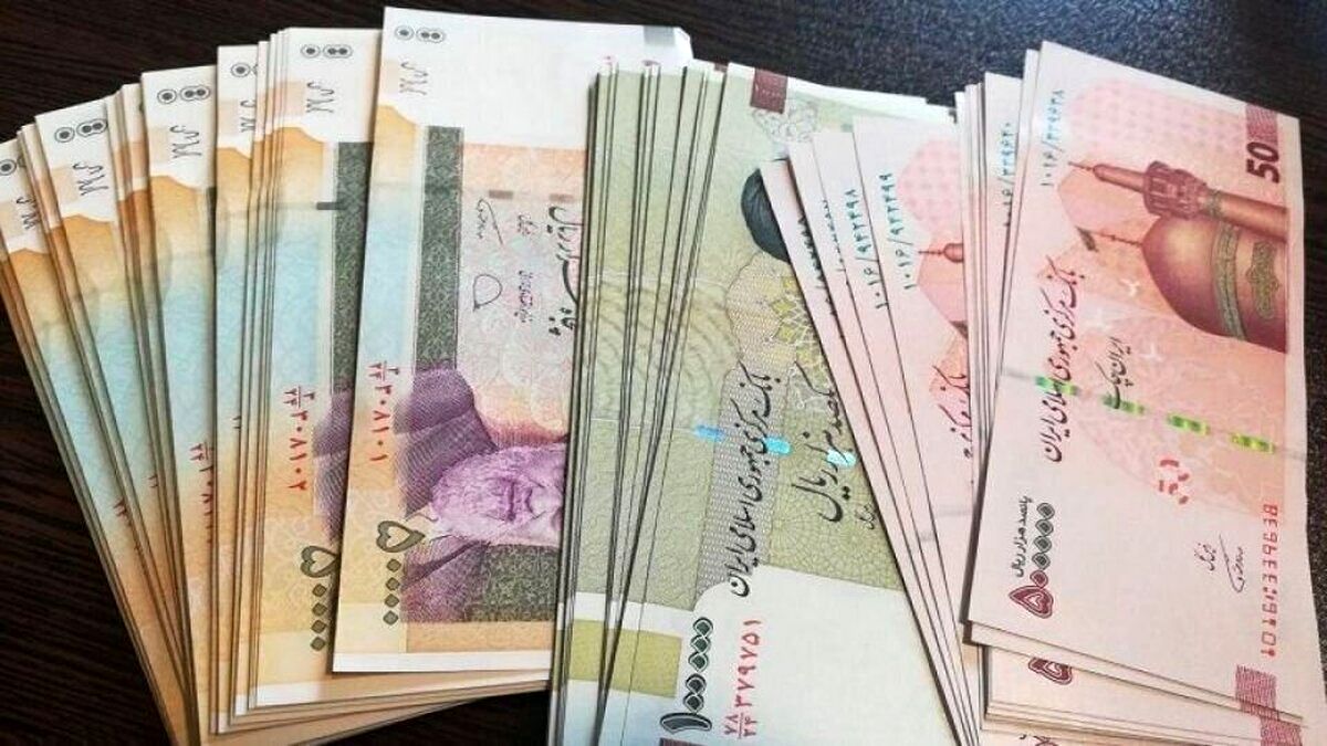مسافران چقدر ریال می‌توانند وارد یا خارج کنند؟
