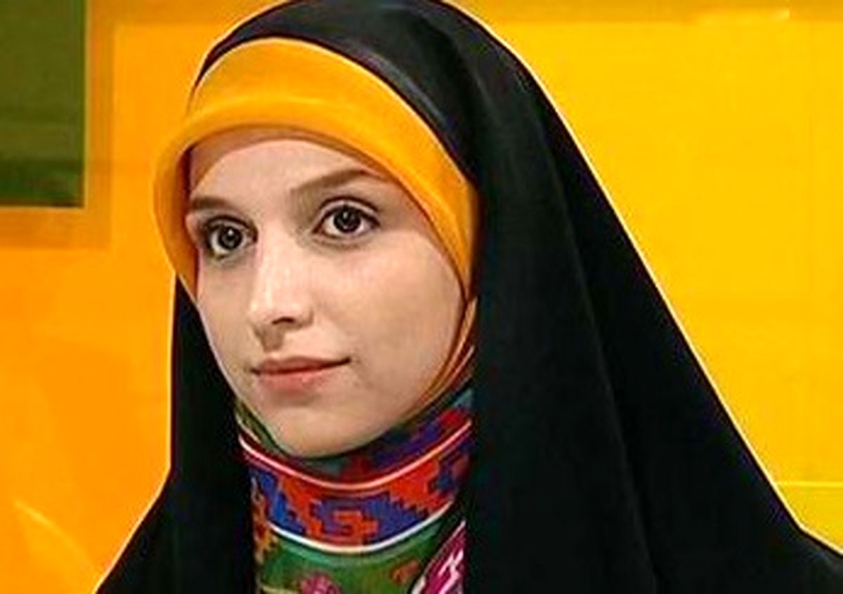 تیپ خاص مجری زن مشهور در یک مراسم/عکس