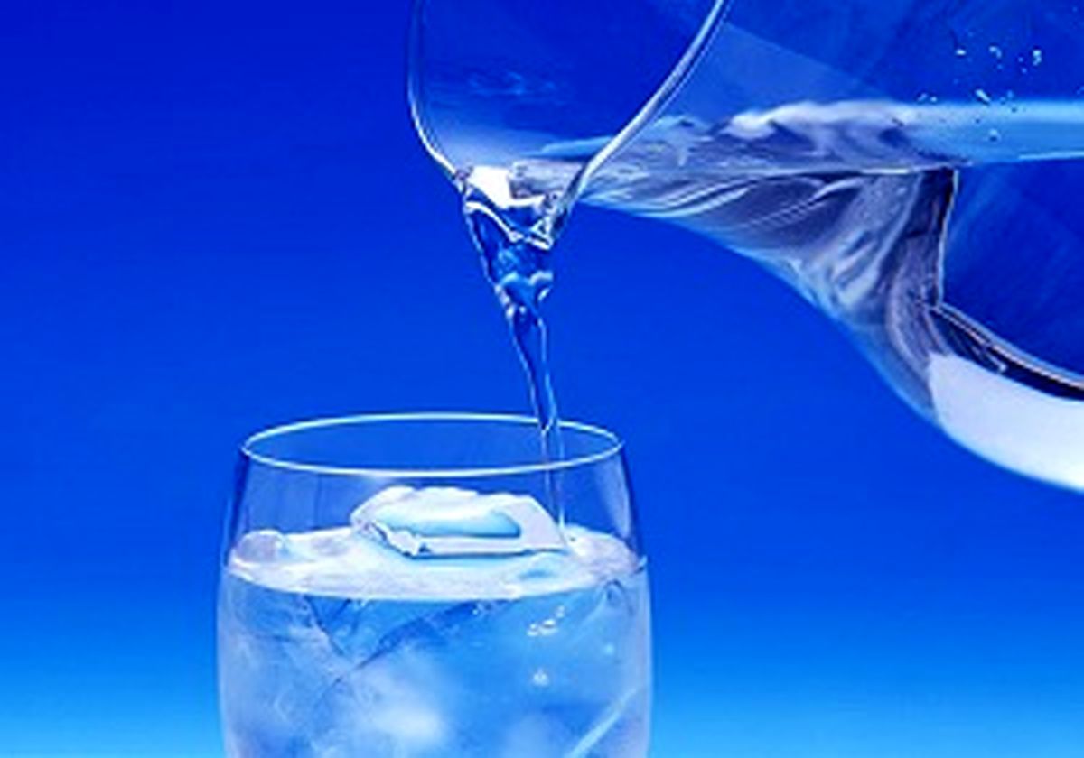 چرا در تابستان باید بیشتر آب بنوشیم؟