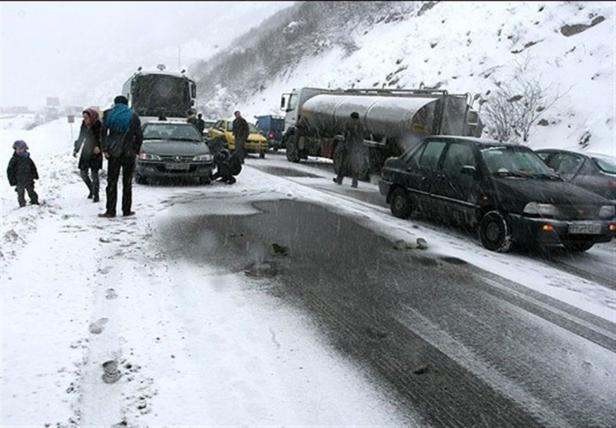 نجات 11 مصدوم از داخل خودرو طی 24 ساعت گذشته