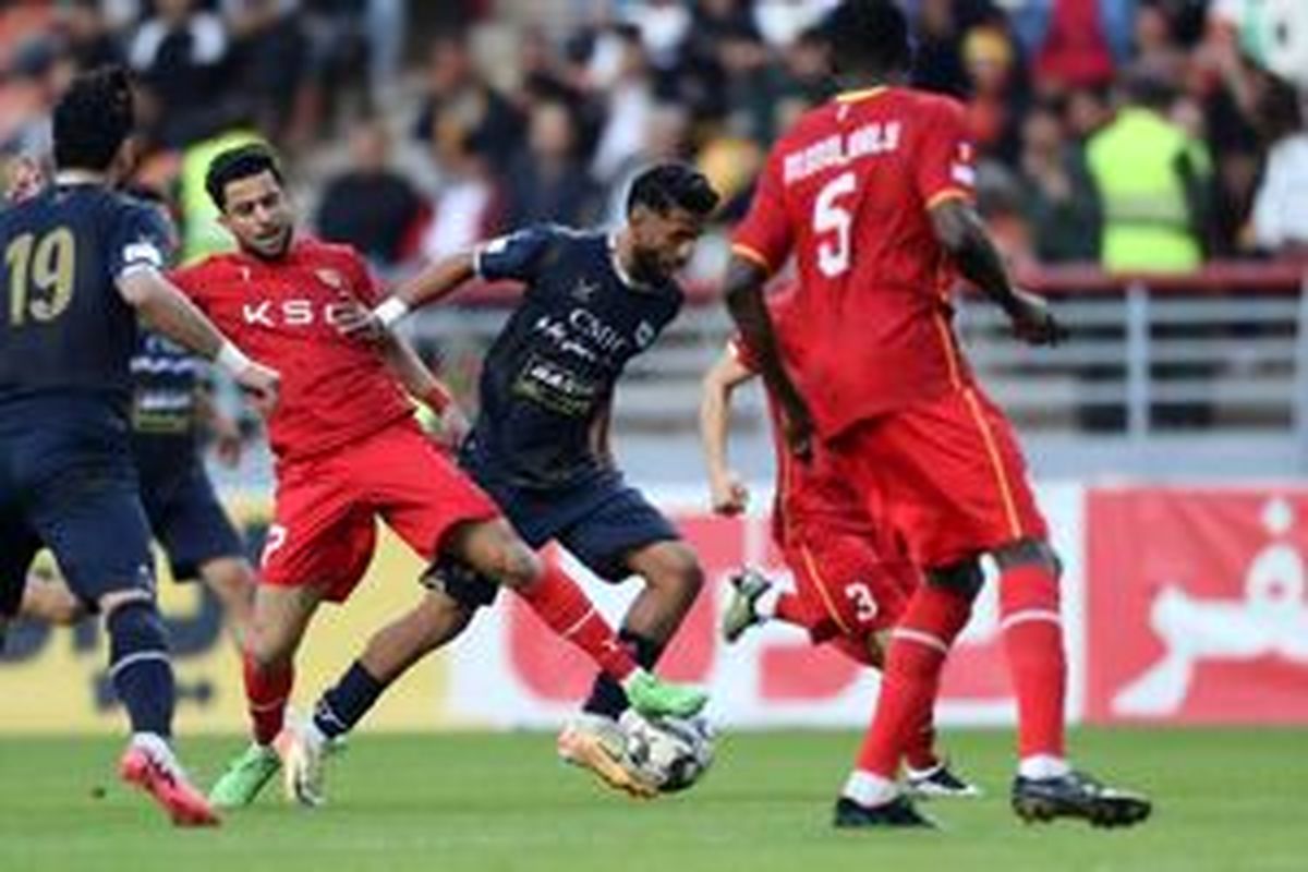 فولاد برد و جای پرسپولیس را گرفت