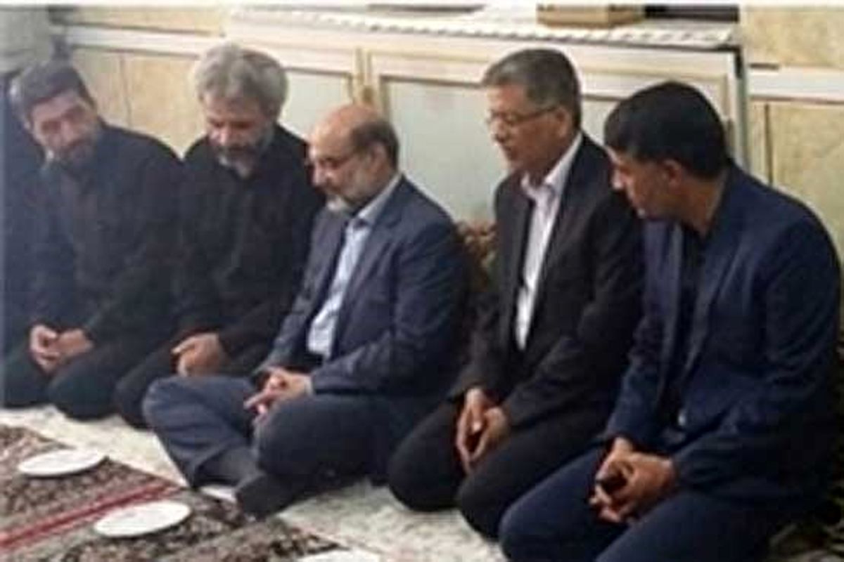 دیدار رئیس سازمان صداوسیما با خانواده شهیدحججی/عکس 
