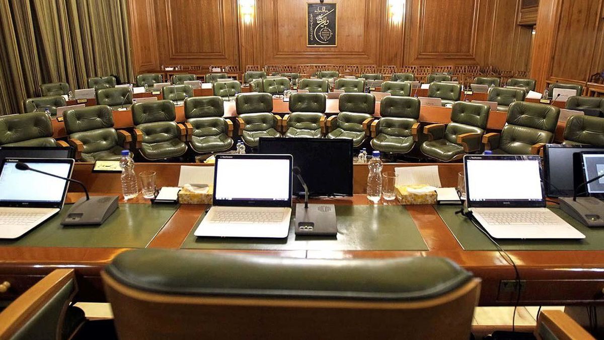 جناح سالاری یا شایسته سالاری؟ مساله این است!/ اخراج نیروهای کارآمد شهرداری و شورای شهر به بهانه تعدیل!