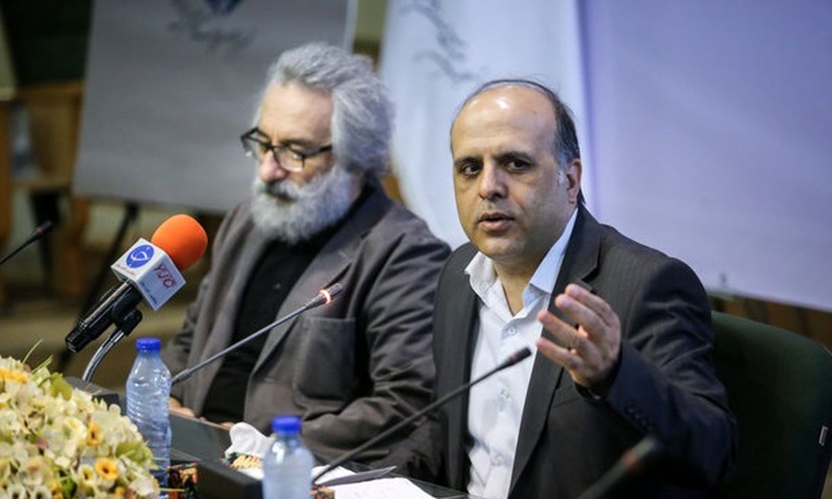 انتقاد دبیرجشن منتقدان از رفتارهای غیرحرفه ای