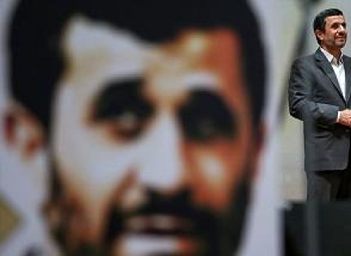 سخنان عجیب احمدی نژاد در مشهد!/آقای احمدی نژاد باید اجازه می‌دادیم دشمن تا همدان و سنندج بیاید؟!