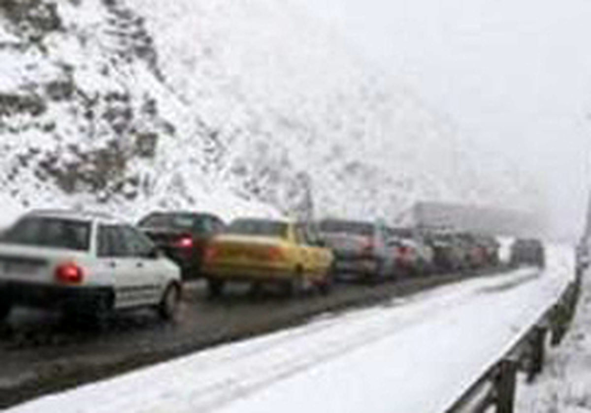 برف و کولاک در محورهای 8 استان کشور