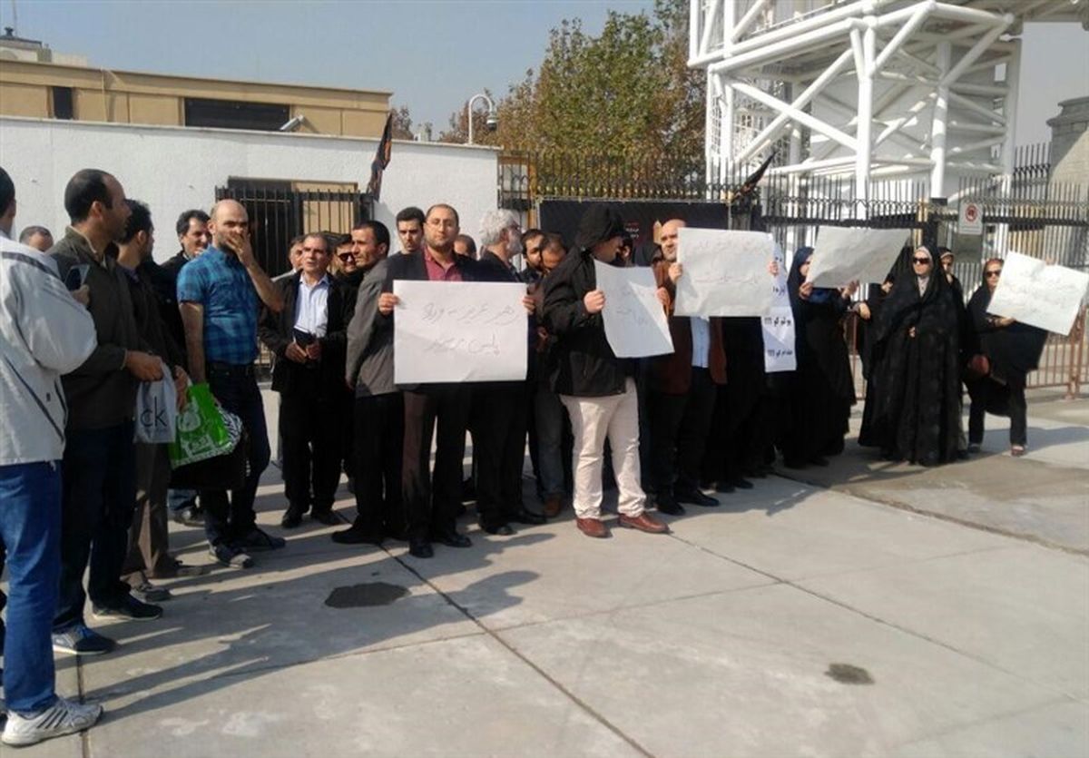 تجمع دوباره مسکن‌مهری‌ها مقابل مجلس