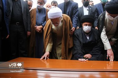 تشییع همسر آیت‌الله جوادی آملی در قم/گزارش تصویری