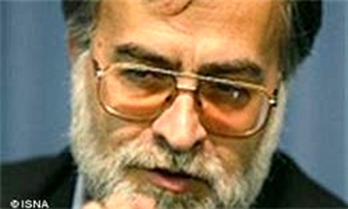 عطریانفر: چرا اینقدر دشمن تراشی می‌کنید؟