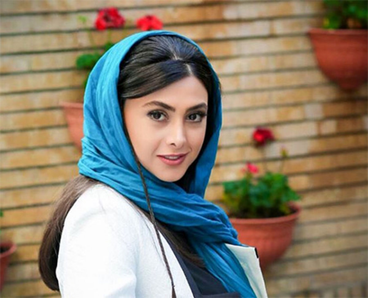  کافه گردی آزاده صمدی با استایل خاص +عکس