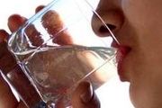 فواید معجزه آسای نوشیدن آب بعد از بیدار شدن از خواب
