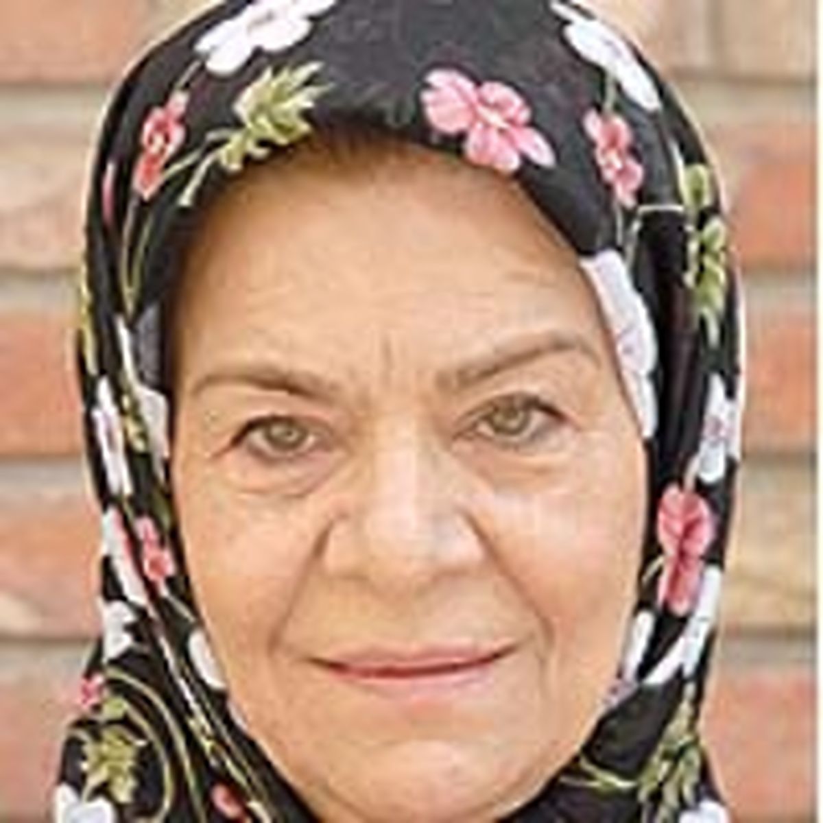 خانم بازیگر: بازی می‌کنم تا فراموش نشوم
