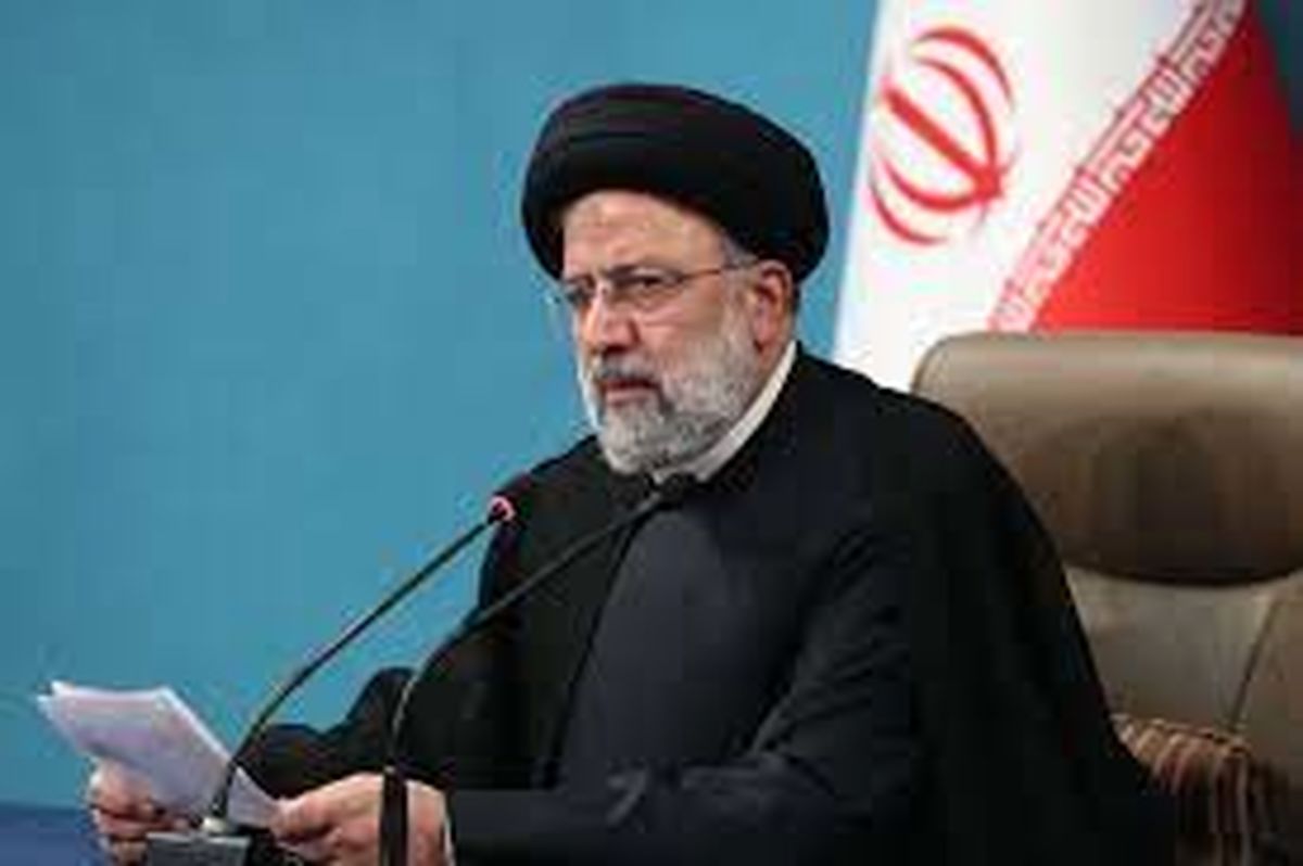 انتقاد رئیس‌جمهور از عدم اجرای قوانین مناطق آزاد
