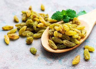 فواید و مضرات کشمش سبز

