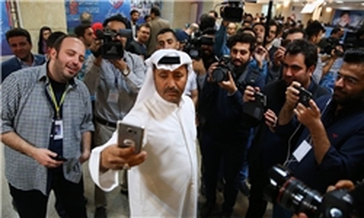ثبت نام پیرمرد و نوجوان 90 و 12 ساله در انتخابات/ حضور خانوادگی در ستاد انتخابات