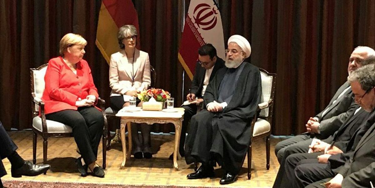 مرکل: رفع تحریم‌های ایران قبل از مذاکره با آمریکا واقع‌بینانه نیست