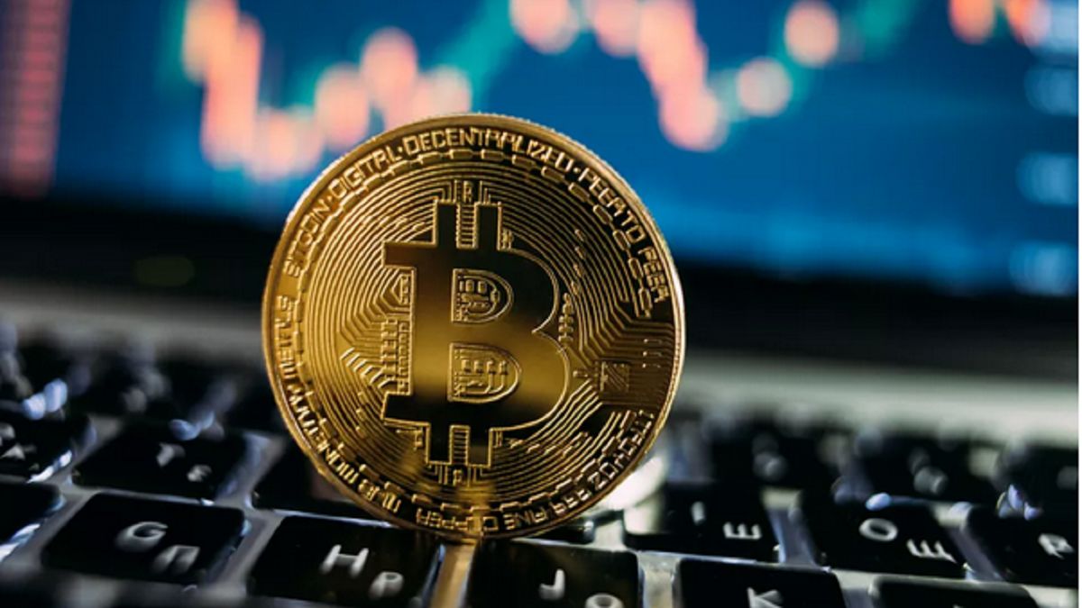 قیمت ارز‌های دیجیتالی در ششم بهمن؛ نوسان بیت کوین در کانال ۳۷ هزار دلار