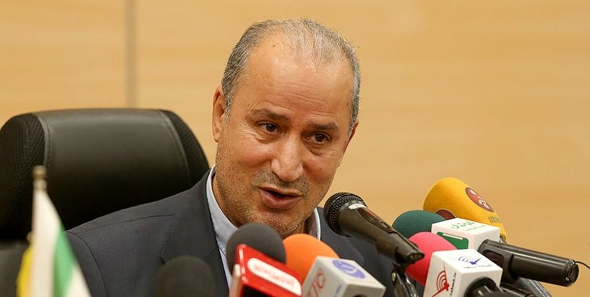 این حق فدراسیون و مربیان لیگ برتر است که با هم گفت و گو داشته باشند