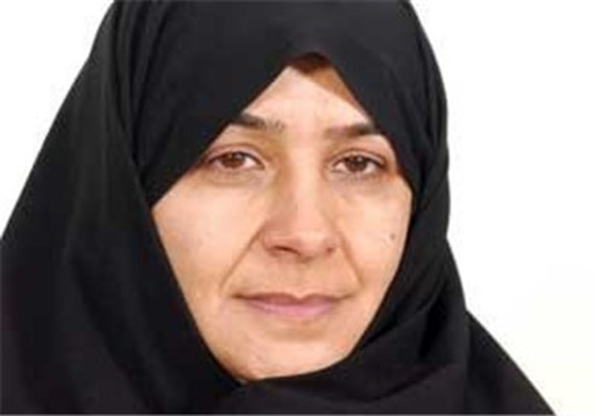 آلیا: مصرف قلیان در شأن زنان نیست