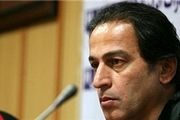 پروین از حضور شاگردانش لذت می‌برد