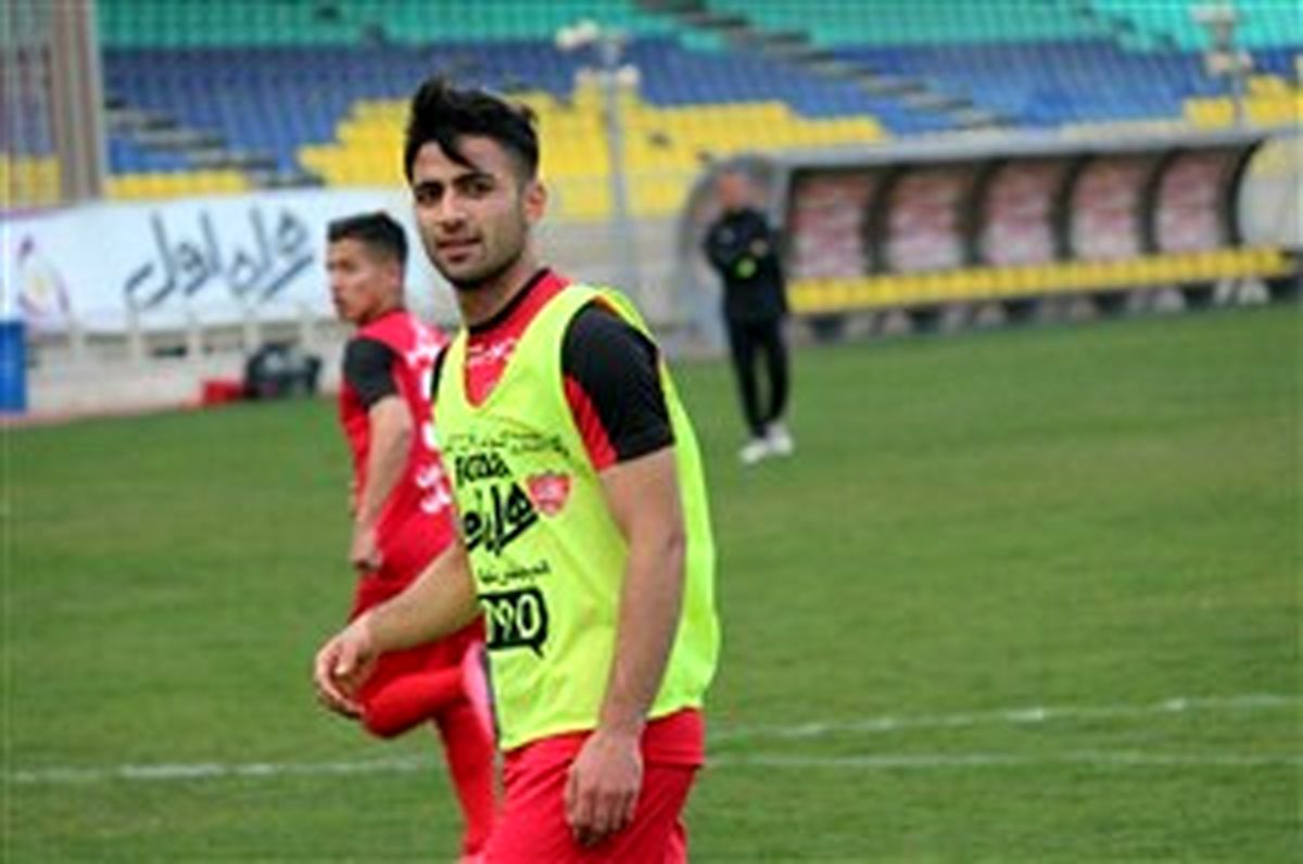 بازیکن پرسپولیس: فدراسیون به ما نارنجک داده است!